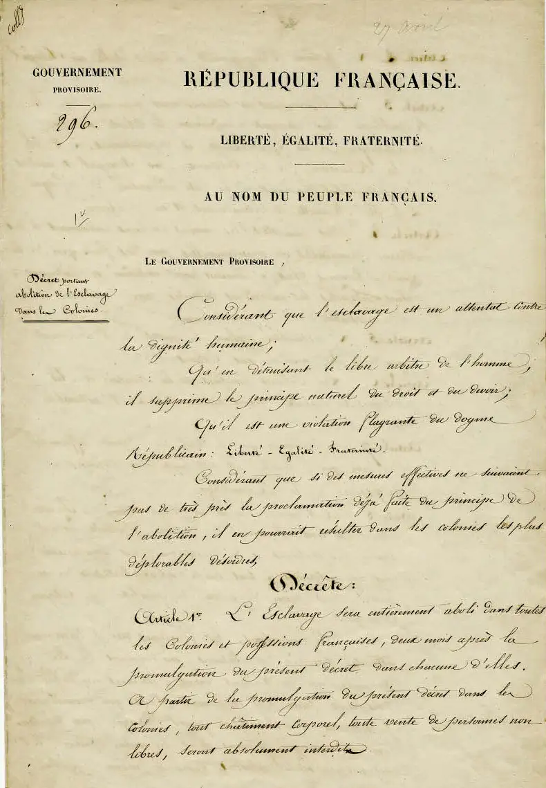 Première page manuscrite du décret du Gouvernement provisoire portant abolition de l'esclavage dans les colonies, écriture à l'encre sur papier jauni.